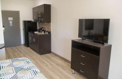 Port Allen Hotel | Convenient Studio 6-Port Allen: Pet Friendly & Family Ready