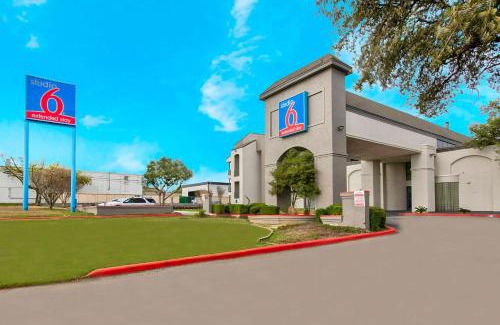 North San Antonio - SAT Hotel | Convenient Studio 6 in San Antonio, TX - Near Airport