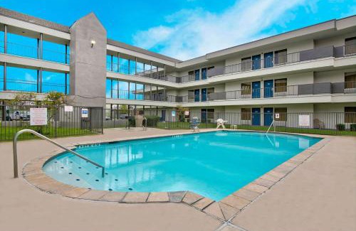 North San Antonio - SAT Hotel | Convenient Studio 6 in San Antonio, TX - Near Airport