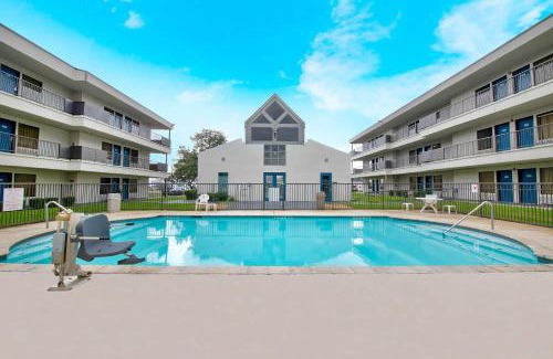 North San Antonio - SAT Hotel | Convenient Studio 6 in San Antonio, TX - Near Airport