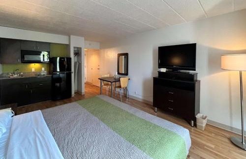 Clarion Hotel | Budget-Friendly Studio 6 Suites in Clarion, PA with Pool