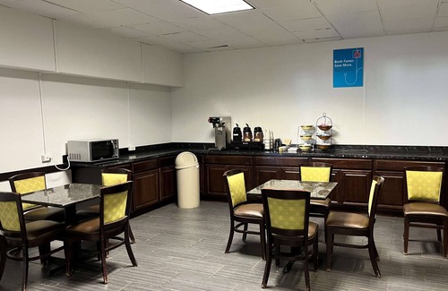 Clarion Hotel | Convenient Studio 6 Suites in Clarion, PA with Pool