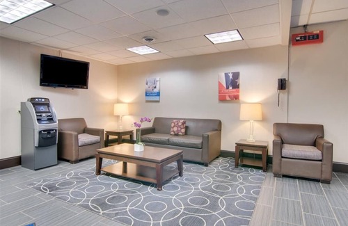 Clarion Hotel | Convenient Studio 6 Suites in Clarion, PA with Pool