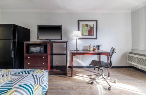 Dallas Design District Hotel | Comfortable Studio 6 Suites in Downtown Dallas, TX