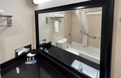 Dallas Design District Hotel | Comfortable Studio 6 Suites in Downtown Dallas, TX