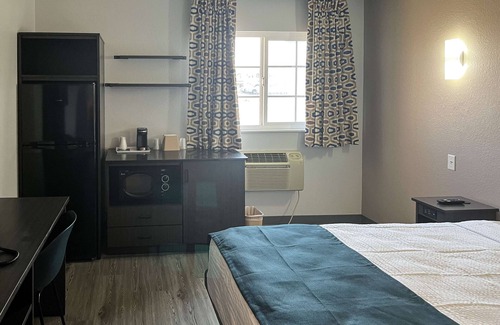 Delano Hotel | Relaxing Studio 6 Suites in Delano, CA with Great Amenities