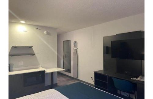Norcross Hotel | Comfortable Studio 6 Suites in Norcross, GA - Pet Friendly!
