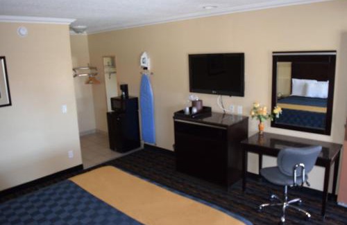 Carousel Hotel | Inviting Studio 6 Suites in San Bernardino & Redlands