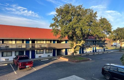 Flournoy Hotel | Budget-Friendly Studio 6 Suites in Shreveport, LA