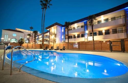 Civic Center Hotel | Waterfront Studio 6 Suites in Stockton, CA - Pet Friendly