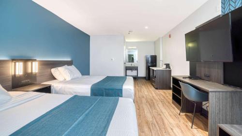 Civic Center Hotel | Waterfront Studio 6 Suites in Stockton, CA - Pet Friendly