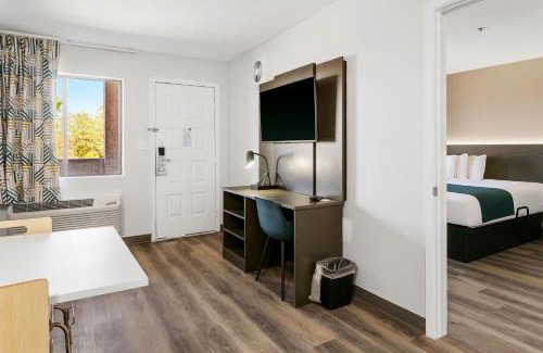 Tempe Hotel | Pet-Friendly Studio 6 Tempe with Pool & Family Amenities