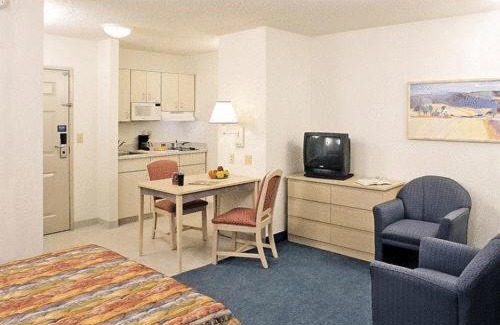 Tempe Hotel | Budget-Friendly Studio 6 in Tempe, AZ with Pool Access