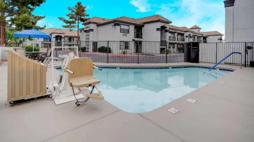Tempe Hotel | Budget-Friendly Studio 6 in Tempe, AZ with Pool Access