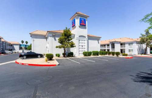 Tempe Hotel | Budget-Friendly Studio 6 in Tempe, AZ with Pool Access