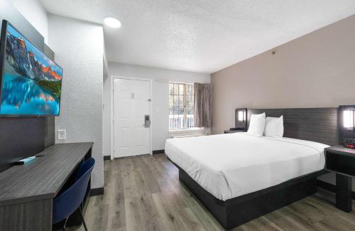 Tucker Hotel | Pet-Friendly Studio 6 in Tucker, GA - Ideal for Families