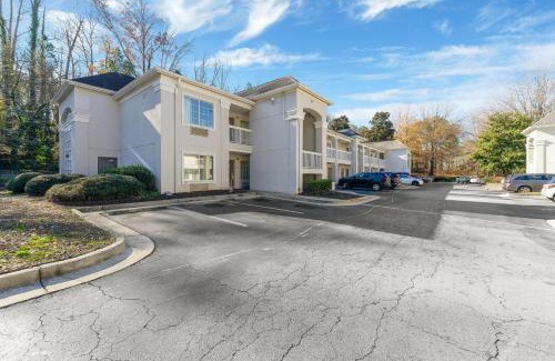 Tucker Hotel | Pet-Friendly Studio 6 in Tucker, GA - Ideal for Families