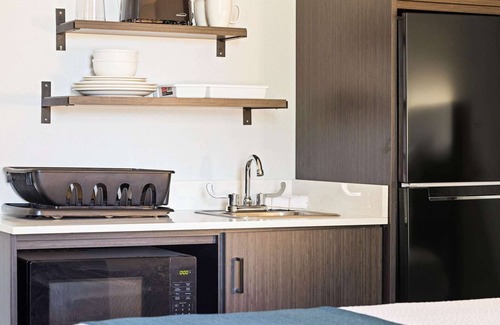 Tucson Hotel | Budget-Friendly Studio 6 Tucson with Pool and Spa Amenities