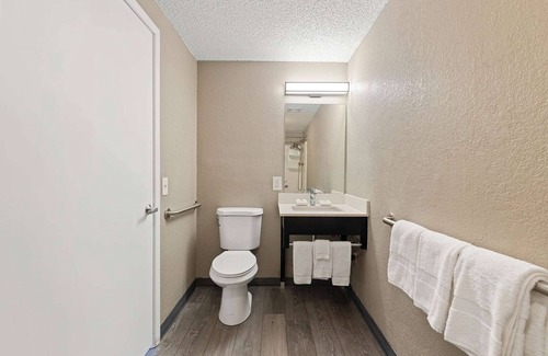 Tucson Hotel | Budget-Friendly Studio 6 Tucson with Pool and Spa Amenities