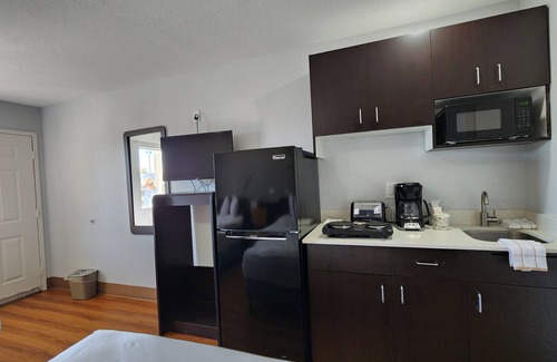 Webster Hotel | Eco-Friendly Studio 6 in Webster near NASA Lake