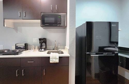 Webster Hotel | Eco-Friendly Studio 6 in Webster near NASA Lake