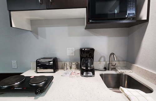 Webster Hotel | Eco-Friendly Studio 6 in Webster near NASA Lake
