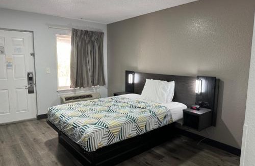 West Palm Beach Hotel | Pet-Friendly Retreat at Studio 6 in West Palm Beach