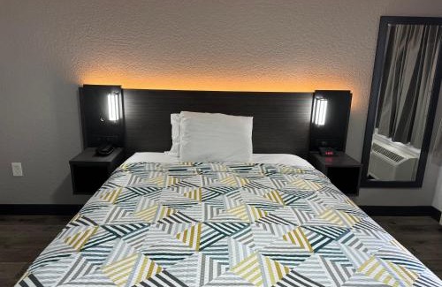 West Palm Beach Hotel | Pet-Friendly Retreat at Studio 6 in West Palm Beach