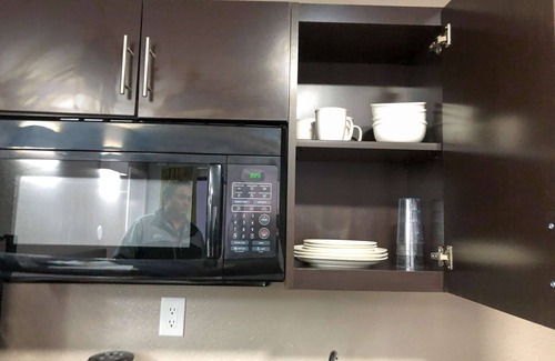 Wichita Hotel | Budget-Friendly Stay at Studio 6 Wichita, KS - Airport