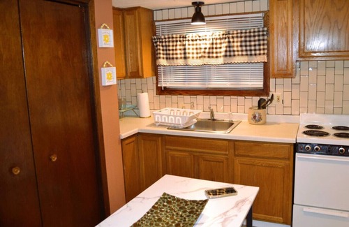 Grand Forks Apartment | Cozy Studio 7 Apartment near Riverside Park, Grand Forks