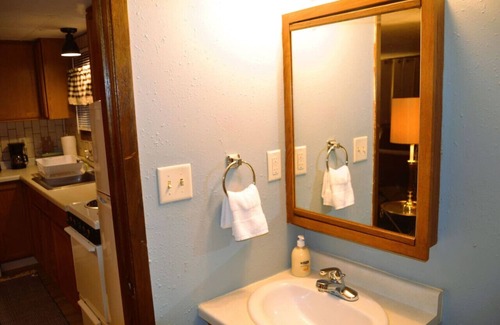 Grand Forks Apartment | Cozy Studio 7 Apartment near Riverside Park, Grand Forks