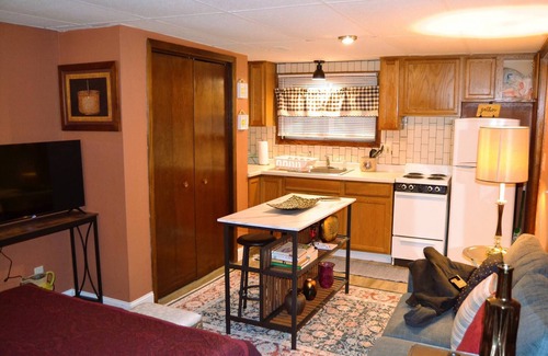 Grand Forks Apartment | Comfortable Stay at Studio 7 Grand Forks with Breakfast