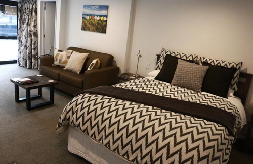 Kelvin Heights House | Explore STUDIO@746: 4-Star, Wheelchair Accessible Retreat