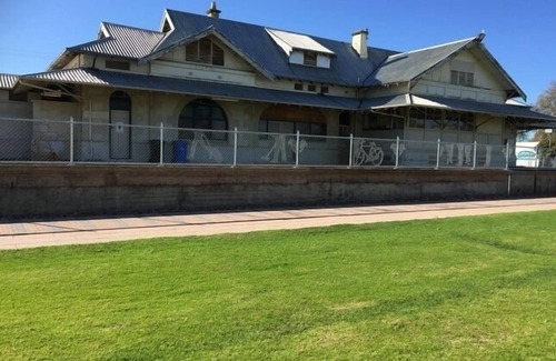 Mount Gambier Apartment | Discover Studio 8 B & B - Prime Location with Breakfast