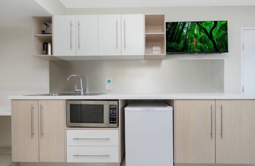 North Ward House | Beachfront Bliss at Studio 811 with Private Pool Access