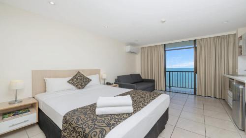 North Ward House | Unforgettable Ocean Views with Pool on The Strand
