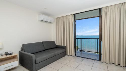 North Ward House | Unforgettable Ocean Views with Pool on The Strand