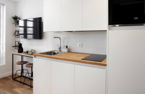La Coruna Old Town Apartment | Cozy Studio A Coruña: Ideal for 2 with Kitchen Amenities