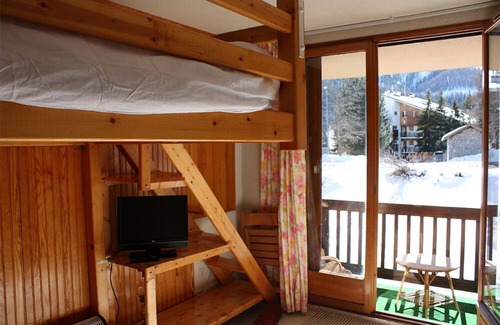 Saint-Etienne-de-Tinee Apartment | Cozy Studio Auron - Hailstones with Pool & Breakfast