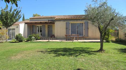 Grans Apartment | Budget-Friendly Studio A Grans with 9/10 Guest Rating