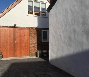 Pewsey Apartment | Cozy Studio Near Worlds End Brewery and Crown Inn Pewsey