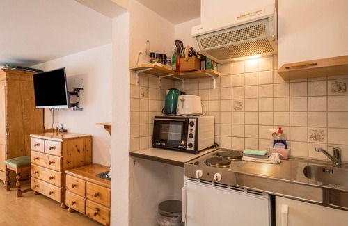 Lindau Apartment | Charming Achraintal 4 Apartment with Ocean Views & Wi-Fi