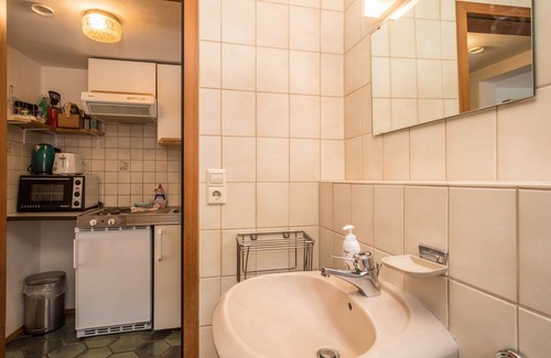 Lindau Apartment | Charming Achraintal 4 Apartment with Ocean Views & Wi-Fi
