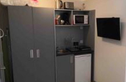 Carry-le-Rouet Apartment | Oceanfront Studio Adriana: Family-Friendly Getaway