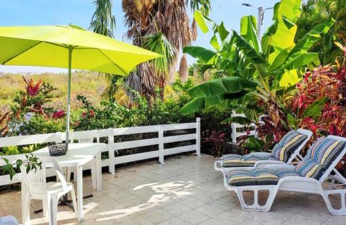 Marigot Apartment | Cozy Studio with Sea View and Garden near Marigot Beach