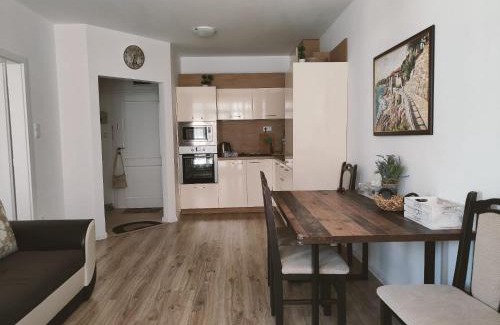 Pomorie Apartment | Top-Rated Studio Aivasovskij Park Steps from the Beach