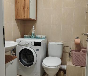 Pomorie Apartment | Top-Rated Studio Aivasovskij Park Steps from the Beach