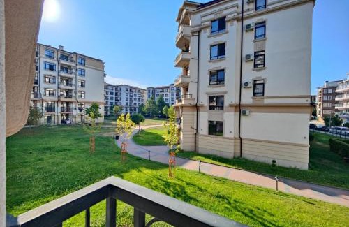 Pomorie Apartment | Top-Rated Studio Aivasovskij Park Steps from the Beach