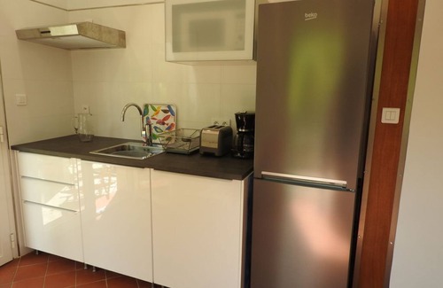 Grand Sud Apartment | Perfect Getaway: Studio Near River Arc with Garden View