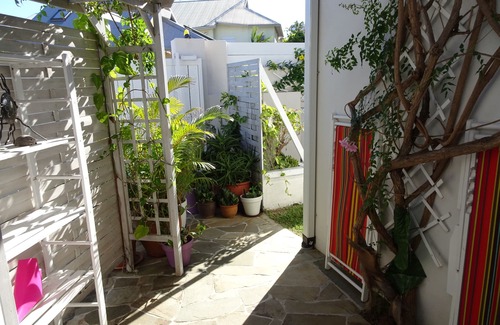 Saint-Pierre De La Reunion Apartment | Cozy Studio Alamanda with Ocean View and Garden Oasis